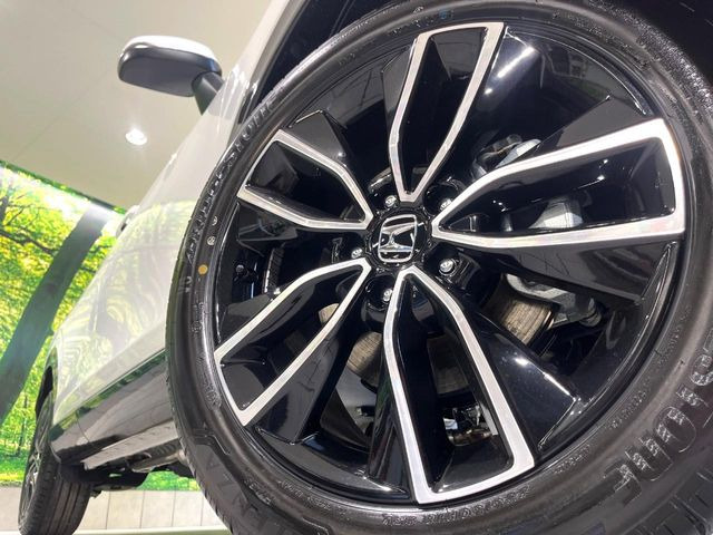 �y����18�C���`�A���~�z�C�[���z�O�ςɃ}�b�`���������A���~�z�C�[���𑕒����Ă���܂��B�e��ЊO�A���~�z�C�[����A�X�^�b�h���X�^�C�����戵�����Ă���܂��B���񂲑��k����������