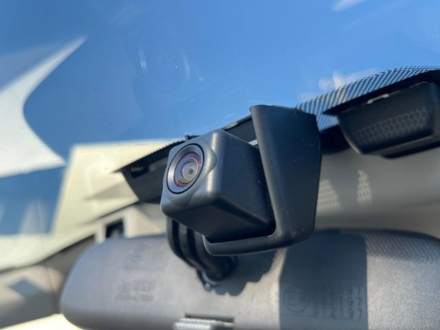 【ドライブレコーダー】安心・安全なカーライフに必須のドライブレコーダーを装備!走行中はもちろん、あおり運転や事故に遭遇した際の状況も映像で記録し、万一のリスクに備えます。