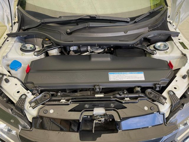 【ユーティリティボックス】限られたスペースながら、お出掛けに必要な小物類を収納することが可能です。