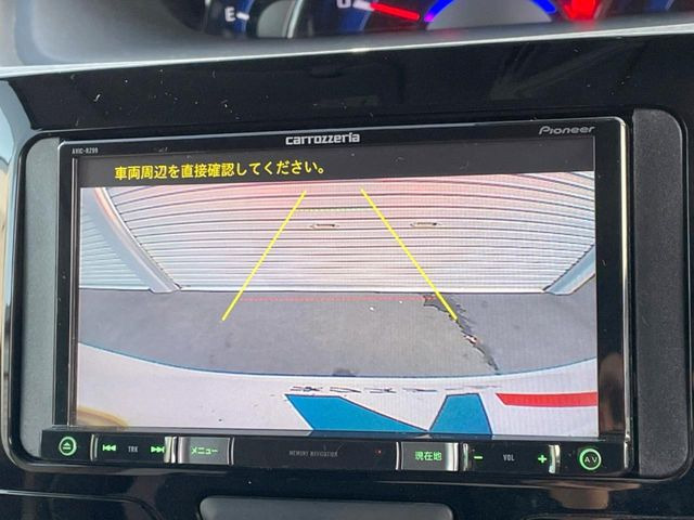 【バックカメラ】駐車時に後方がリアルタイム映像で確認できます。大型商業施設や立体駐車場での駐車時や、夜間のバック時に大活躍!運転スキルに関わらず、今や必須となった装備のひとつです!
