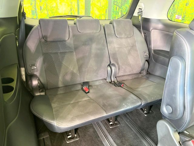 3列目シートはもちろん状態良好☆大人でもゆったりと座って頂けますので、大人数でのお出かけもラクラクです♪ご家族で、気の知れた仲間で、ドライブに行くのが楽しみですね♪