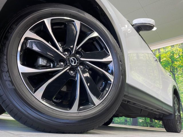 【純正19インチアルミホイール】外観にマッチした純正アルミホイールを装着しております。各種社外アルミホイールや、スタッドレスタイヤも取扱いしております。是非ご相談ください♪