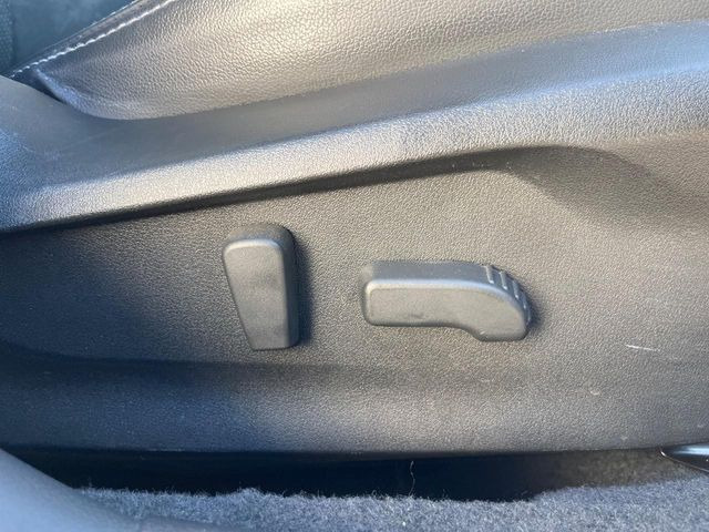 【パワーシート】スイッチ一つで簡単にシートの微調整が可能!電動だから力もいりません!快適なシートポジションにセットして、快適なドライブをお楽しみください。