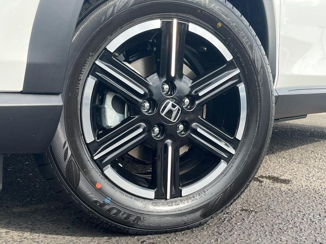 【純正16インチアルミホイール】外観にマッチした純正アルミホイールを装着しております。各種社外アルミホイールや、スタッドレスタイヤも取扱いしております。是非ご相談ください♪