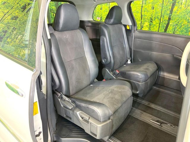 後部座席も気になるようなキズ・汚れやへたり等、大きなダメージはなく、良好な状態です。