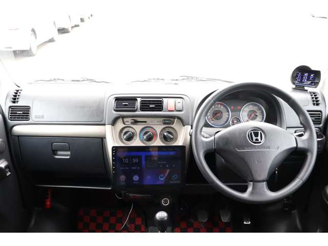 すっきりとしたダッシュボード回り!フロントビューの視界も良くて運転しやすいですよ♪