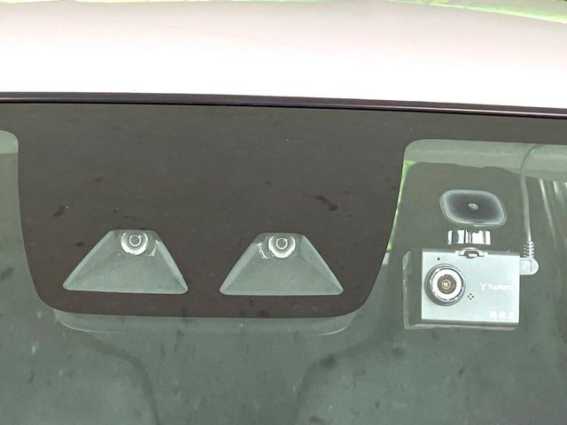 �y�X�}�[�g�A�V�X�g�z���s���ɑO���̎ԗ�����F�����A�Փ˂������Ȏ��͌x��ƃu���[�L�ŏՓˉ���Ɣ�Q�y�����A�V�X�g�B�����S�Ƀh���C�u�����y���݂��������܂��B