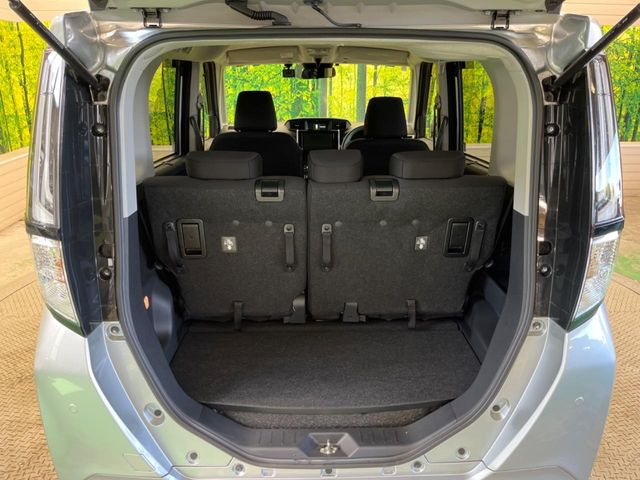 ���i�̂���������ʋ΁A���}���ɏ\���ȉ׎��X�y�[�X���m�ۂ��Ă���܂��B�Z�J���h�V�[�g��|���ƁA�傫�ȉו��̐ύڂ��\�ł���