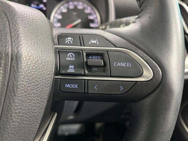 【クルーズコントロール】高速道路もラクラク走行。アクセルを離しても一定速度で走行ができ、長距離運転時の負担を軽減!加速・減速も簡単なスイッチ操作で調整できます。