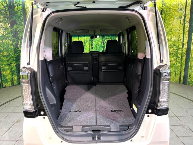 ���i�̂���������ʋ΁A���}���ɏ\���ȉ׎��X�y�[�X���m�ۂ��Ă���܂��B�Z�J���h�V�[�g��|���ƁA�傫�ȉו��̐ύڂ��\�ł���