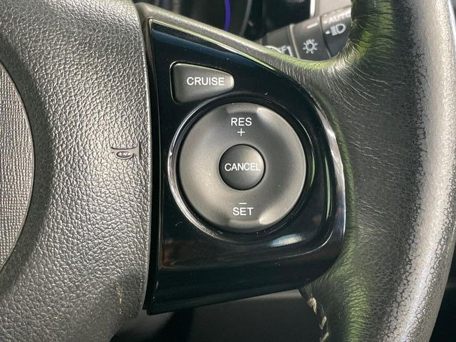 【クルーズコントロール】高速道路もラクラク走行。アクセルを離しても一定速度で走行ができ、長距離運転時の負担を軽減!加速・減速も簡単なスイッチ操作で調整できます。
