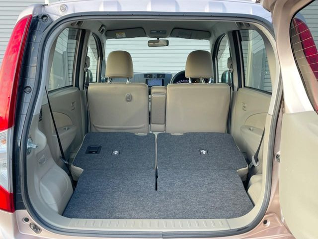 ���i�̂���������ʋ΁A���}���ɏ\���ȉ׎��X�y�[�X���m�ۂ��Ă���܂��B�Z�J���h�V�[�g��|���ƁA�傫�ȉו��̐ύڂ��\�ł���