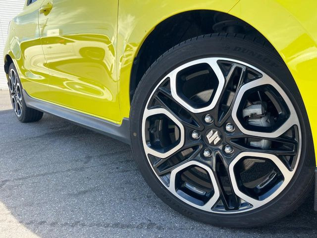 �y����17�C���`�A���~�z�C�[���z�O�ςɃ}�b�`���������A���~�z�C�[���𑕒����Ă���܂��B�e��ЊO�A���~�z�C�[����A�X�^�b�h���X�^�C�����戵�����Ă���܂��B���񂲑��k����������