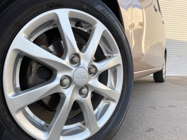 �y����14�C���`�A���~�z�C�[���z�O�ςɃ}�b�`���������A���~�z�C�[���𑕒����Ă���܂��B�e��ЊO�A���~�z�C�[����A�X�^�b�h���X�^�C�����戵�����Ă���܂��B���񂲑��k����������