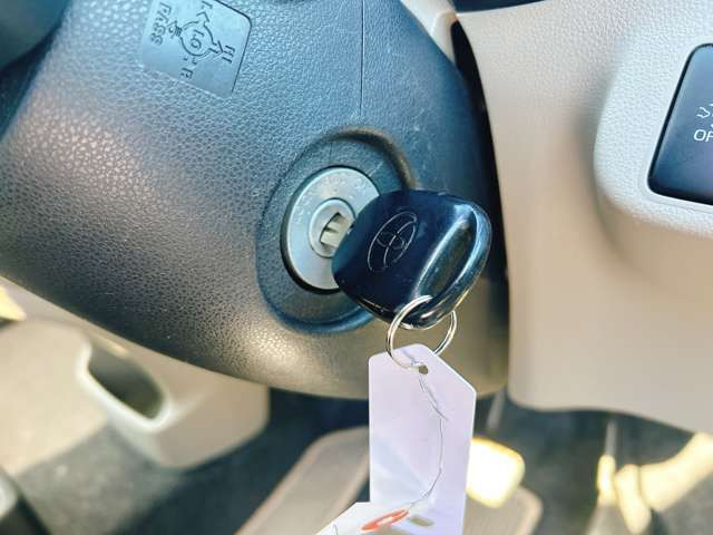 【キーレスエントリー】離れた場所からドアの開閉ができ、ワンタッチで楽々乗り込めます♪