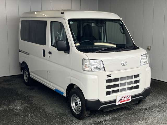 ���ʎԂ́u�T�[�r�X�J�[�G���Y �{�X�v�A�y�����Ԃ́u�T�[�r�X�J�[�G���Y �����X�v���炨�T�������܂��B