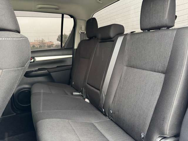 お電話・メールにてご質問・ご相談などお気軽にしてください^^もちろんご来店していただき、直接お車をご覧になってください。試乗もご対応させていただきますので、スタッフ一同お待ちしております。