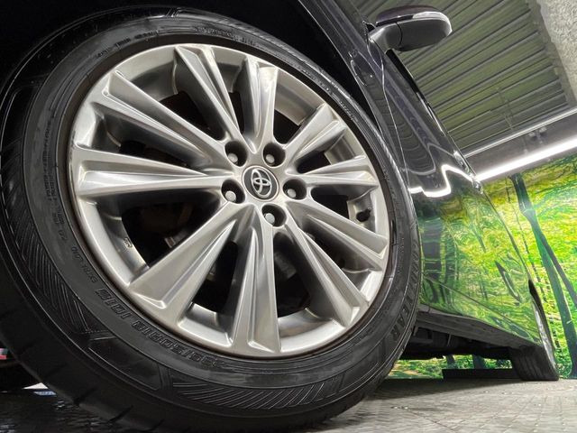 �y����18�C���`�A���~�z�C�[���z�O�ςɃ}�b�`���������A���~�z�C�[���𑕒����Ă���܂��B�e��ЊO�A���~�z�C�[����A�X�^�b�h���X�^�C�����戵�����Ă���܂��B���񂲑��k����������