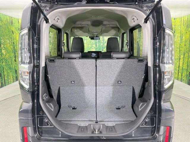 普段のお買い物や通勤、送迎等に十分な荷室スペースを確保しております。セカンドシートを倒すと、大きな荷物の積載も可能です♪