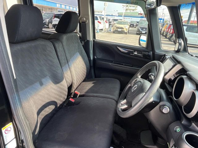 運転席シート廻りは使用感も少なく、良好な状態となっています。丁寧に使われていたことがよくわかりますね。