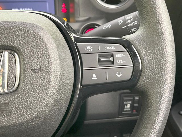 【アダプティブクルーズコントロール】高速道路での長距離走行が楽に!!自動で速度を保つクルーズコントロールが、衝突軽減システムと連携し、前方の車両を感知して車間を保つように速度調節してくれます!!