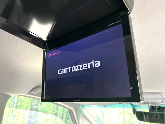 【フリップダウンモニター】大画面モニターで後席でもエンタメをお楽しみいただけます。小さなお子様にも大人気の装備です♪