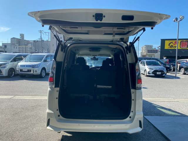 彦根インターからお車で3分とアクセス便利!近くには有名観光地の彦根城もありますので、観光と合わせてのご来店も良いですね♪活気溢れる自慢のスタッフがお客様のご来店をお待ちしております!