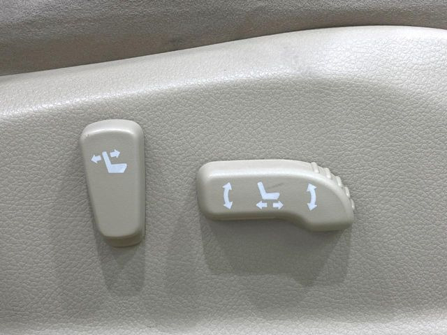 【パワーシート】スイッチ一つで簡単にシートの微調整が可能!電動だから力もいりません!快適なシートポジションにセットして、快適なドライブをお楽しみください。