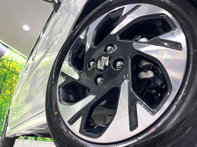 �y����15�C���`�A���~�z�C�[���z�O�ςɃ}�b�`���������A���~�z�C�[���𑕒����Ă���܂��B�e��ЊO�A���~�z�C�[����A�X�^�b�h���X�^�C�����戵�����Ă���܂��B���񂲑��k����������