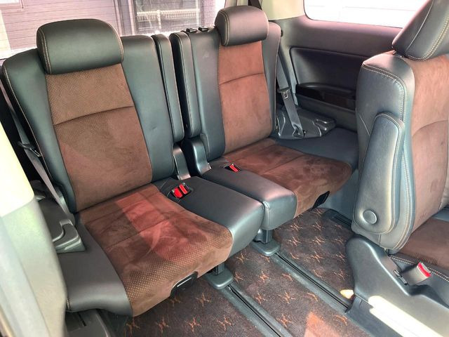 3列目シートはもちろん状態良好☆大人でもゆったりと座って頂けますので、大人数でのお出かけもラクラクです♪ご家族で、気の知れた仲間で、ドライブに行くのが楽しみですね♪