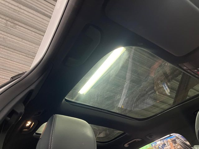 ���p�m���~�b�N�X���C�f�B���O���[�t::�唗�͂̃p�m���}���[�t�́A�㕔���Ȃɂ܂ő����Ă���A�J���I�ȋ�Ԃ����y���݂��������܂��B