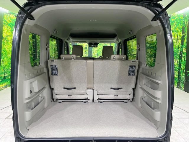 高品質なオリジナルフロアマットもオプションにてご用意しております。お好きなデザインやカラーをお車に合わせて選んでいただくことができます♪