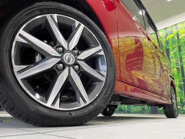 �y����15�C���`�A���~�z�C�[���z�O�ςɃ}�b�`���������A���~�z�C�[���𑕒����Ă���܂��B�e��ЊO�A���~�z�C�[����A�X�^�b�h���X�^�C�����戵�����Ă���܂��B���񂲑��k����������