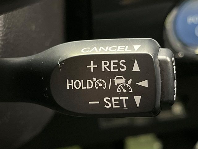 【レーダークルーズコントロール】高速道路での長距離走行が楽に!!自動で速度を保つクルーズコントロールが、衝突軽減システムと連携し、前方の車両を感知して車間を保つように速度調節してくれます!!