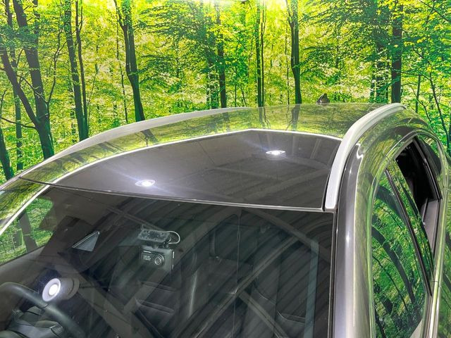 【ルーフレール】外観の魅力を引き立てるとともに、ウィンタースポーツや釣り、ロードバイク等で使う各種ギアを積むキャリア取り付けベースに!アクティブなカーライフを楽しむには必須の装備ですね!