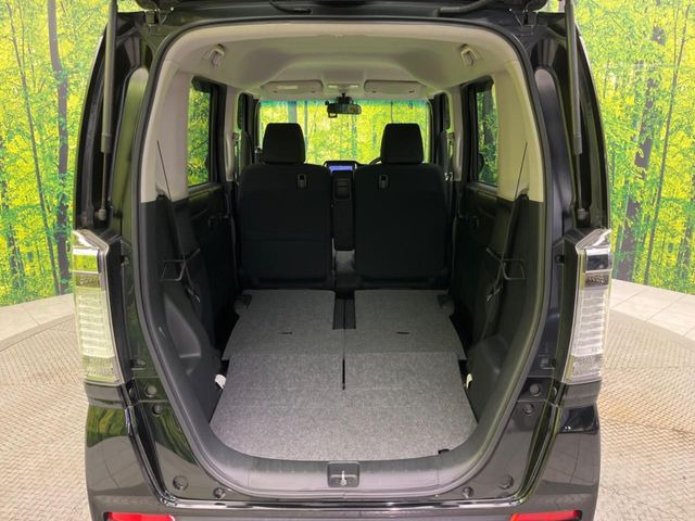 ���i�̂���������ʋ΁A���}���ɏ\���ȉ׎��X�y�[�X���m�ۂ��Ă���܂��B�Z�J���h�V�[�g��|���ƁA�傫�ȉו��̐ύڂ��\�ł���