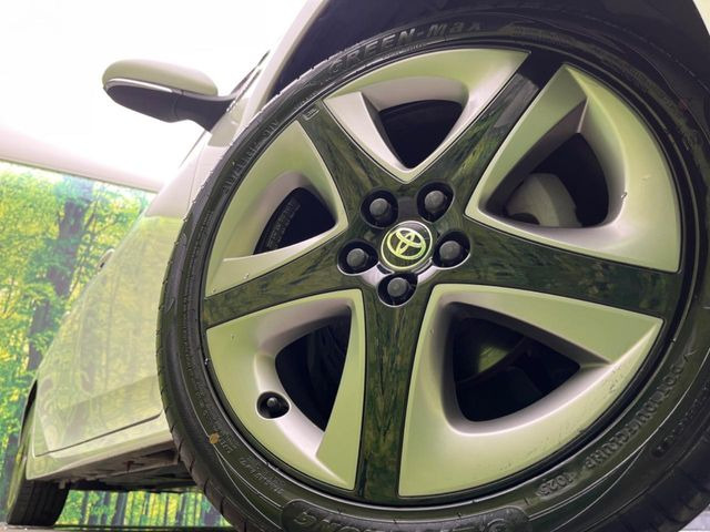 【純正17インチアルミホイール】外観にマッチした純正アルミホイールを装着しております。各種社外アルミホイールや、スタッドレスタイヤも取扱いしております。是非ご相談ください♪