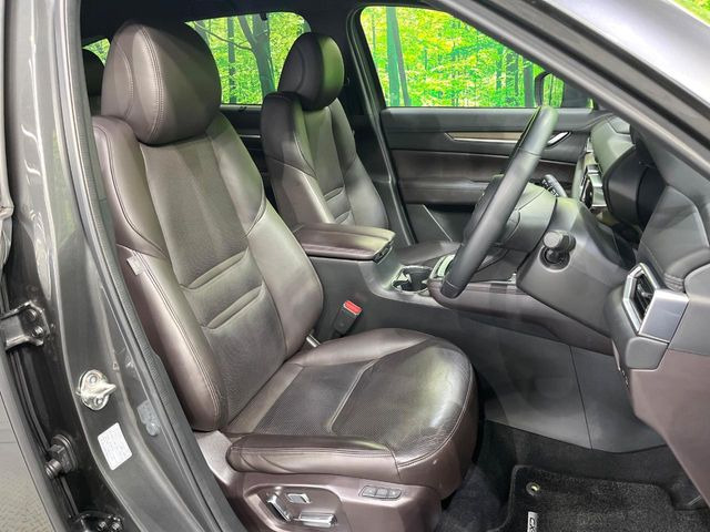 【ブラウンレザーシート】デザイン性が高く、高級感のある茶革シート。常に体に触れる部分だから、座り心地の良さにはこだわりたいですね♪汚れの付着や劣化を抑制する内装コーティング施工もおススメですよ♪