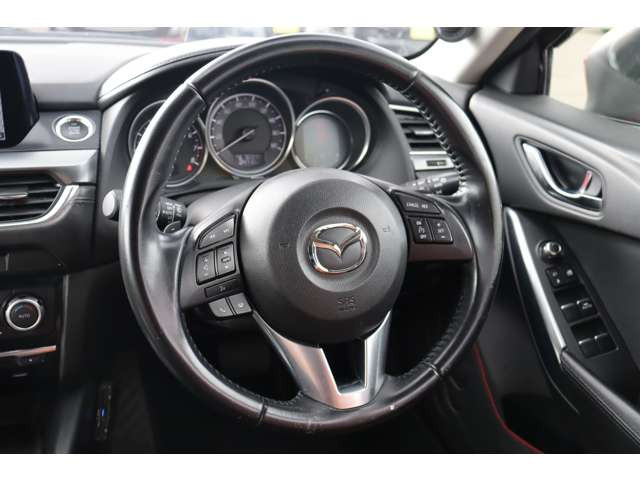 よく触れるステアリングは擦れや傷も少なく綺麗な状態です!