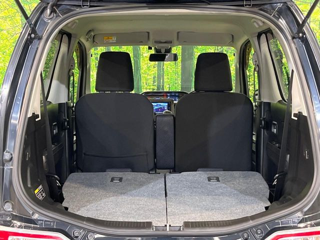 積み下ろしのしやすいデッキにはたっぷりと荷物を積み込んでいただけます。遊びから仕事まで、様々なシーンで頼れます♪