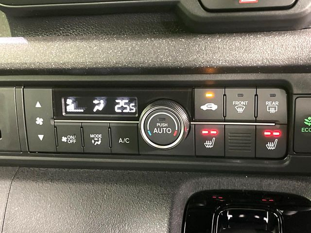 【シートヒーター】寒い日に重宝するシートヒーター!エアコンより早く温まってくれるので寒がりの人も安心ですね♪エアコンの温風は乾燥するから苦手、という方にもをおすすめです。