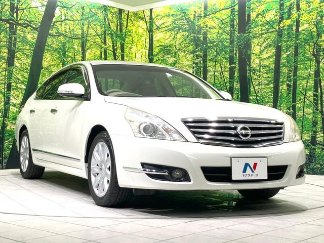 高透明度のガラス皮膜で撥水はもちろん、上質なツヤ・光沢を実現。紫外線や酸性雨から大切な愛車を保護し、色あせ・劣化を防止。「弾スプラッシュコート」、「弾プリミッサコート」からお選びいただけます。