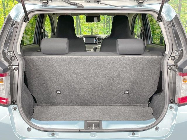 ���i�̂���������ʋ΁A���}���ɏ\���ȉ׎��X�y�[�X���m�ۂ��Ă���܂��B�Z�J���h�V�[�g��|���ƁA�傫�ȉו��̐ύڂ��\�ł���