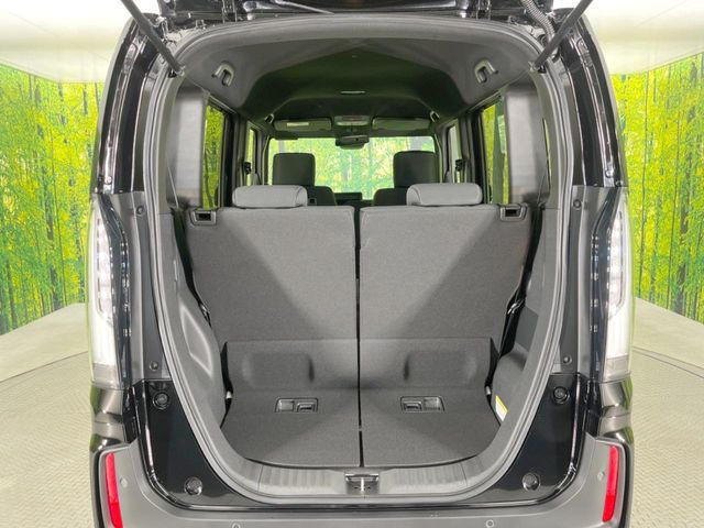 普段のお買い物や通勤、送迎等に十分な荷室スペースを確保しております。セカンドシートを倒すと、大きな荷物の積載も可能です♪