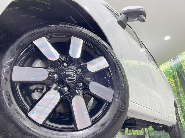 �y����15�C���`�A���~�z�C�[���z�O�ςɃ}�b�`���������A���~�z�C�[���𑕒����Ă���܂��B�e��ЊO�A���~�z�C�[����A�X�^�b�h���X�^�C�����戵�����Ă���܂��B���񂲑��k����������