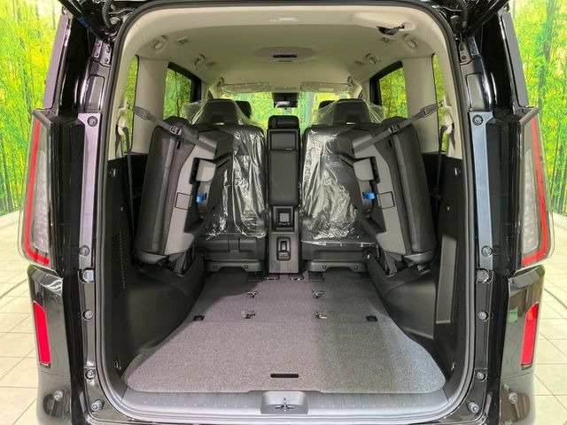 ���i�̂���������ʋ΁A���}���ɏ\���ȉ׎��X�y�[�X���m�ۂ��Ă���܂��B�Z�J���h�V�[�g��|���ƁA�傫�ȉו��̐ύڂ��\�ł���