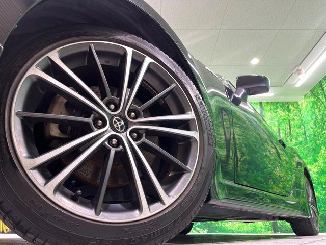 �y����17�C���`�A���~�z�C�[���z�O�ςɃ}�b�`���������A���~�z�C�[���𑕒����Ă���܂��B�e��ЊO�A���~�z�C�[����A�X�^�b�h���X�^�C�����戵�����Ă���܂��B���񂲑��k����������