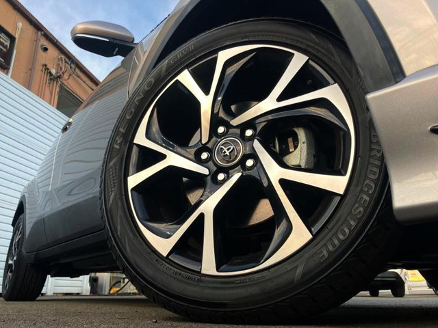 �y����18�C���`�A���~�z�C�[���z�O�ςɃ}�b�`���������A���~�z�C�[���𑕒����Ă���܂��B�e��ЊO�A���~�z�C�[����A�X�^�b�h���X�^�C�����戵�����Ă���܂��B���񂲑��k����������