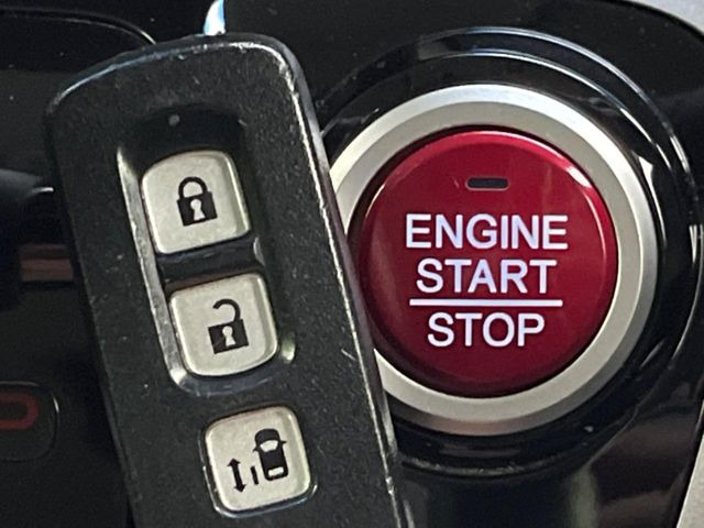 �yHonda�X�}�[�g�L�[�z�J�o����|�P�b�g�ɓ��ꂽ�܂܂ł��h�A�̎{���E�������\�ȃX�}�[�g�L�[�𑕔��B�G���W���̃I���E�I�t�����J�M�����o���K�v����������Ƃ��Ă��֗��ł���