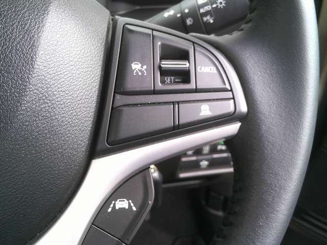 ★アダプティブクルーズコントロ-ル!アクセル操作なしにステアリングのスイッチ操作のみで高速道路などでの定速走行&追従走行を制御します★